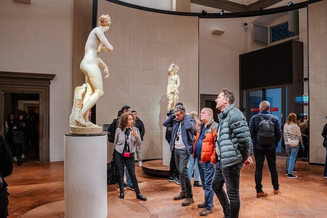 Private Uffizi Gallery Guided Tour in Florence - The first hour: history, rooms, and major names