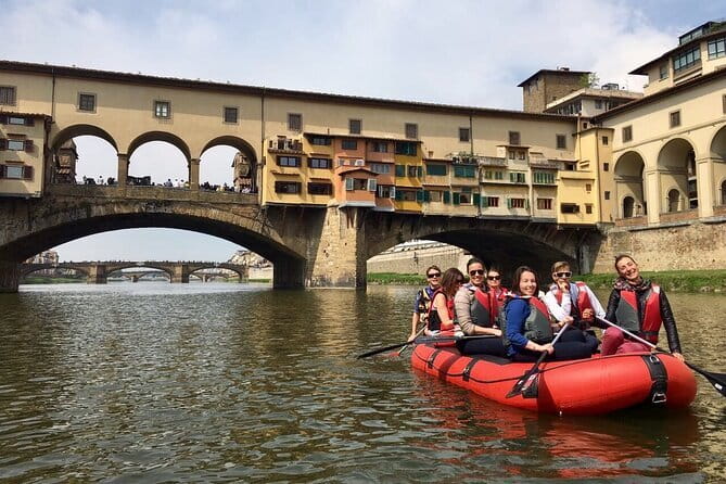 Rafting on the Arno River in Florence under the Arches of Pontevecchio - Stop 2: The small rapid and the short splash
