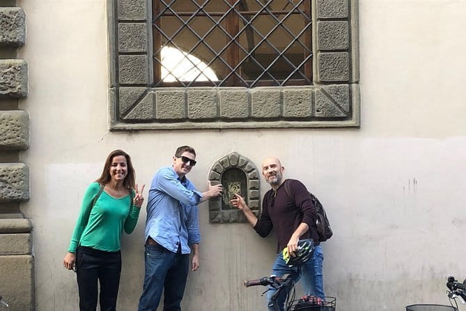Riding discovering the wine windows - Starting at Piazza del Duomo