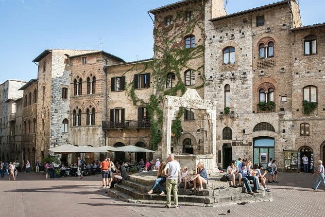 San Gimignano and Chianti Classico Wine and Food PRIVATE TOUR from Florence - Wine, olive oil, and a Tuscan lunch