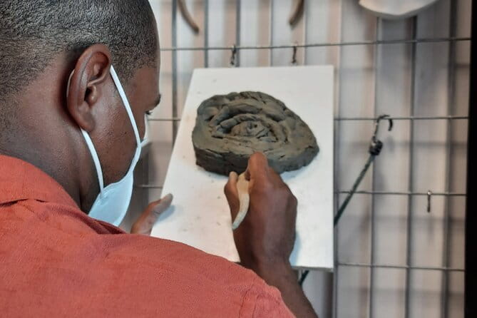 Sculpture in Florence : Traditional Clay modelling class - Three hours with Octavio Palomino in a real atelier