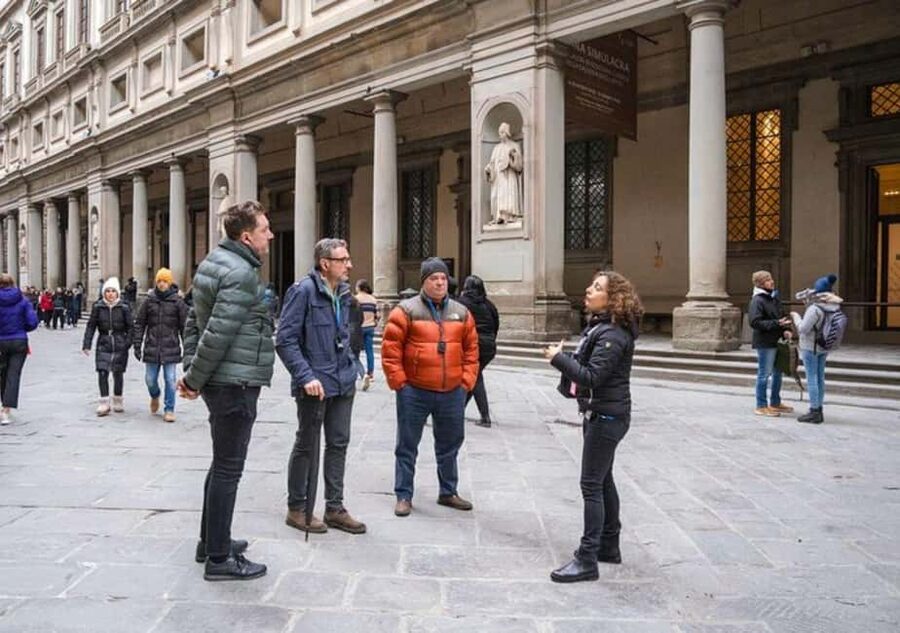 Semi Private Uffizi Gallery Guided Tour in Florence - Meeting at the Leonardo statue