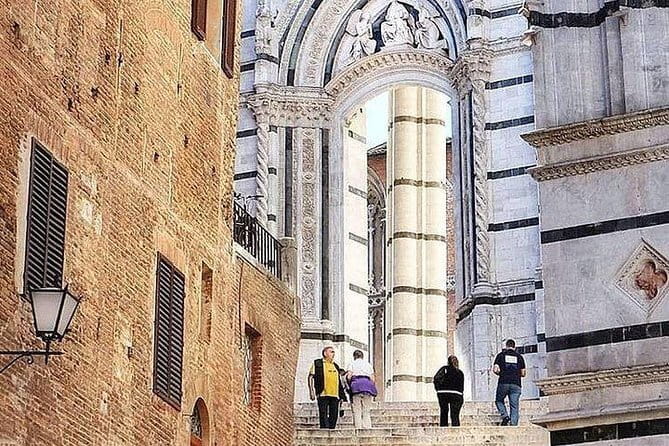 Siena and Chianti Wineries Excursion by Private Luxury Van from Florence - The one-hour ride from Florence to Siena