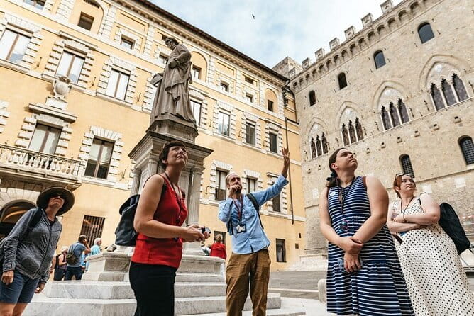 Siena and San Gimignano: Small-Group Tour with Lunch from Florence - Siena and the open curve of Piazza del Campo