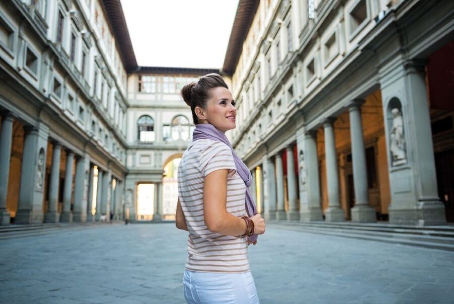 Skip the line: Accademia & walking tour of Florence - Walking from Ponte Vecchio to the Duomo