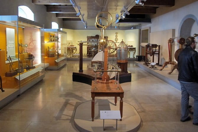 Small-group Guided tour of Galileo's Museum - Starting outside with a sundial and Galileo’s world