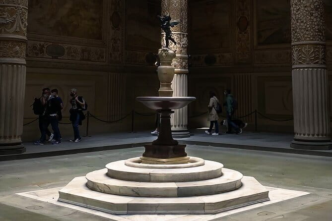 Small-Group Palazzo Vecchio Secret Passages Tour with Lunch Or "Gelato" - What you see behind the public rooms