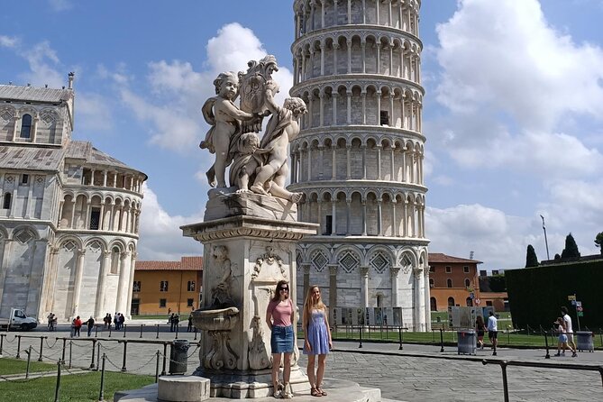 Small group San Gimignano, Tuscany & Pisa from Florence - San Gimignano: towers, wine, and 90 minutes on foot