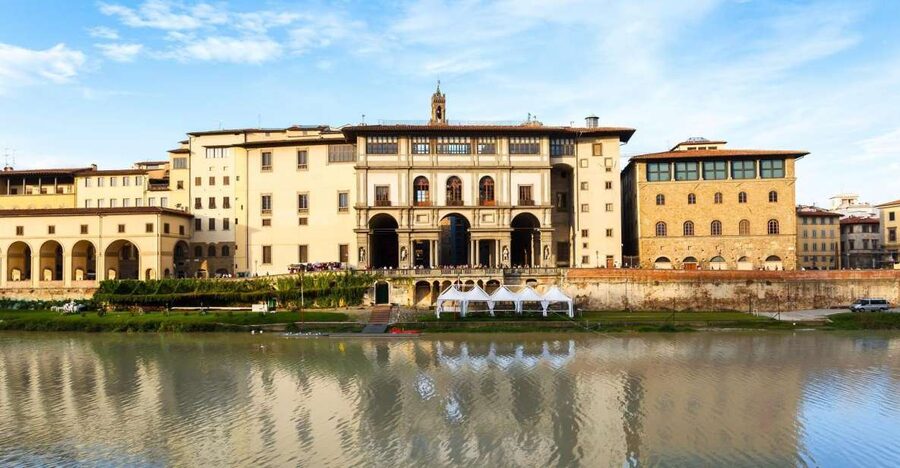 Small-Group: Uffizi & walking tour of Florence skip the line - Entering the Uffizi without the ticket-line wait