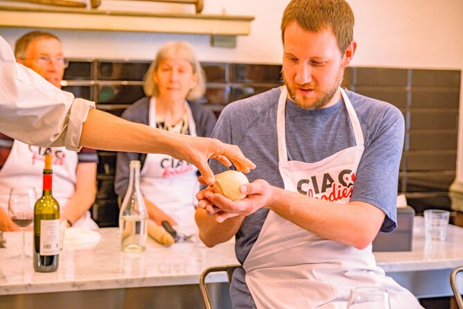 The Italian Way: Pizza and Gelato Class with Unlimited Wine - Why the small group matters