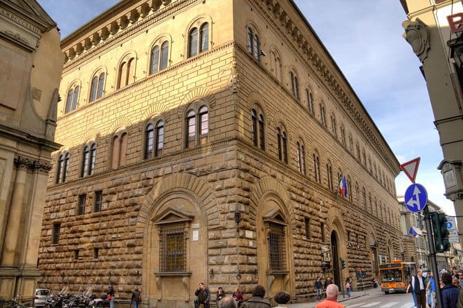 The Medicis: The Movie, The Family, The Palace! - What the private format adds