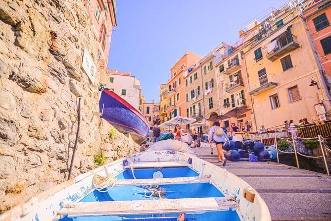 The pearls in the gulf of poets: Cinque Terre private tour - Driving west from Florence in a private Mercedes