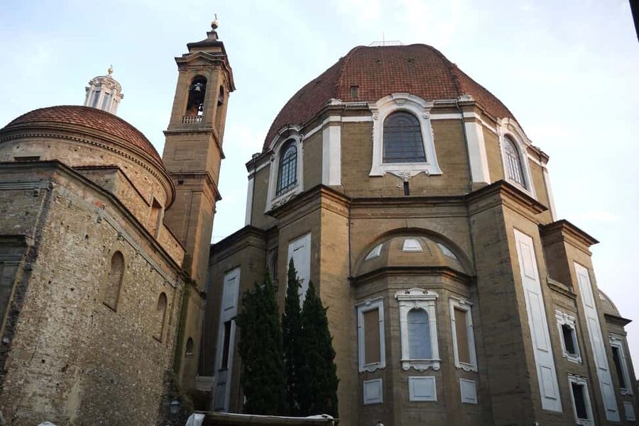 The places of the Medici family: the Palace and the Chapels - A short pause around Piazza San Lorenzo
