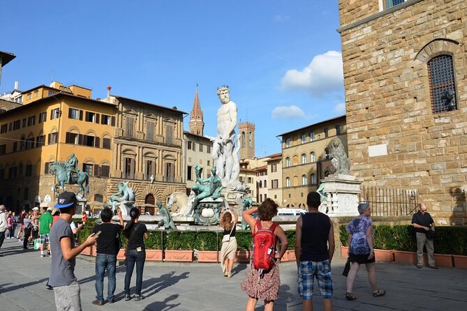 Top Sights of Florence: 1 or 2 Day Private Guided Tour - Crossing the Ponte Vecchio and entering Oltrarno