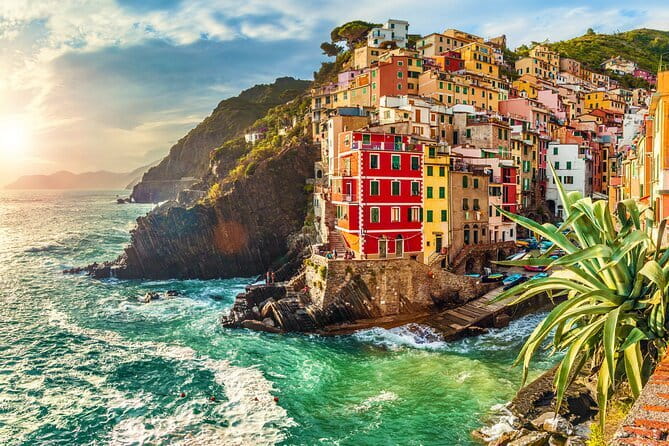 Tour Cinque Terre and Pisa Leaning Tower from Florence Private - Who will get the most value from this tour