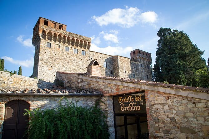 Tour of 900year old secret cellars + tasting of 3 wines and bread with EVO oil - The three-wine tasting