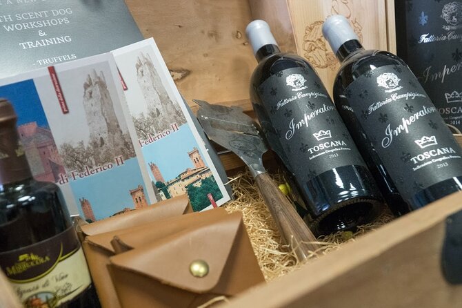 Truffle hunting and lunch experience, with Vinci and winery. - Searching for truffles in the San Miniato woods
