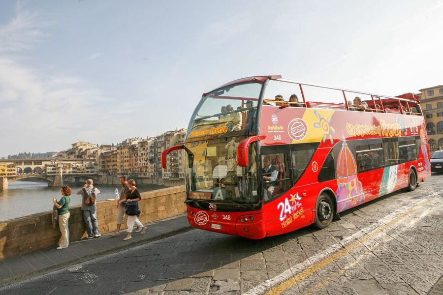 Uffizi Gallery & Hop-on Hop-off Bus Tour - Staying longer after the guide leaves