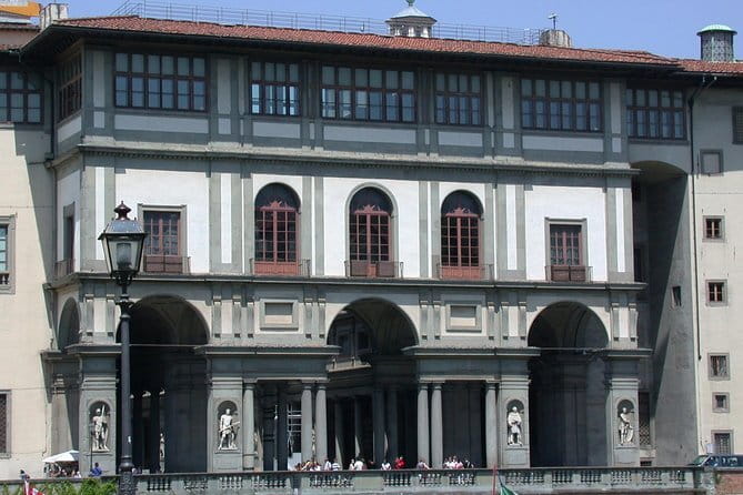 Uffizi Gallery Private Tour with 5-star Guide - Meeting your guide at Piazzale degli Uffizi, 6