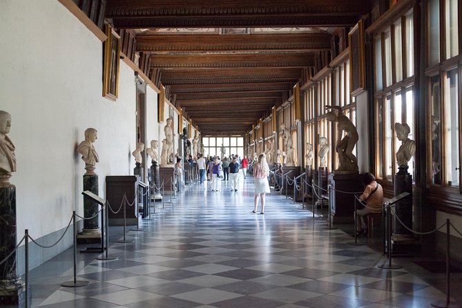 Uffizi Masterclass with Art Expert in Florence - Crowds, security, and the meaning of reserved entry