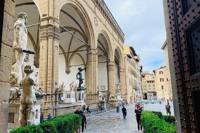 Walking Guided Tour of Florence landmarks - Basilica di San Lorenzo and the Medici connection