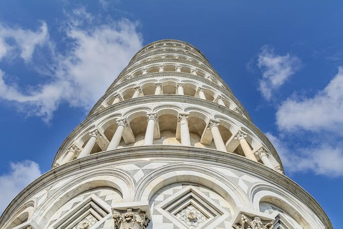 Walking Guided Tour of Florence landmarks - Piazza della Signoria and the civic heart