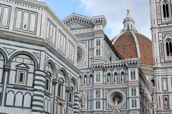 Walking tour of Florence with a private Florentine Tourist Guide - Piazza Santissima Annunziata and the first Renaissance lesson