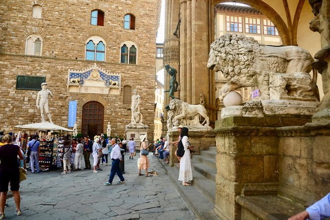 Walking Tour with Wine Tasting in Florence - Piazza della Repubblica and the road to the Duomo