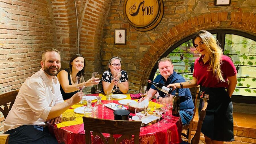 Wine Tasting Experience with Three Types of Tuscan Wine - What the guides add to the hour